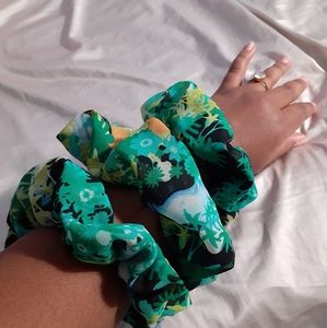 Tropical Schrunchie